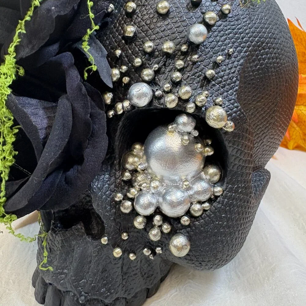 Halloween Glam Floral Black Roses Skull Pearls Moss Figure Centerpiece RARE